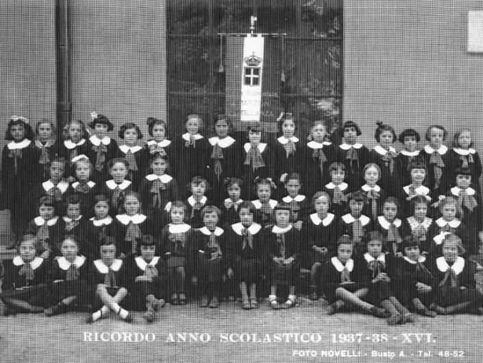Fondo Tanino Castiglioni - Castellanza nel tempo - Foto di classe elementare femminile - 1937/1938 - Scuola Elementare A. Manzoni