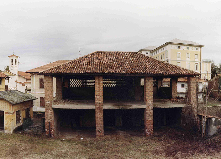 Fondo Afi - Vizzola Ticino - Complesso abitativo in abbandono ex Bonifica Caproni - Foto Claudio Argentiero - 1995