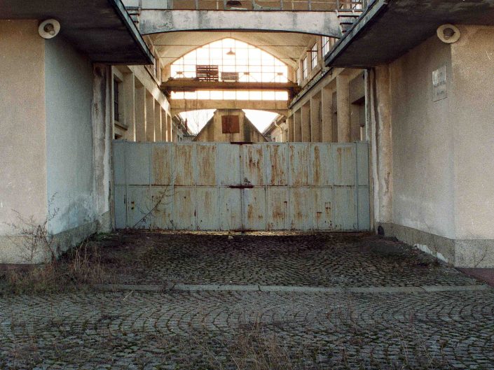Fondo Architetture civili, religiose e industriali in Provincia di Varese - Tradate - Ex Ditta LESA - gennaio 2000 - Foto Claudio Argentiero