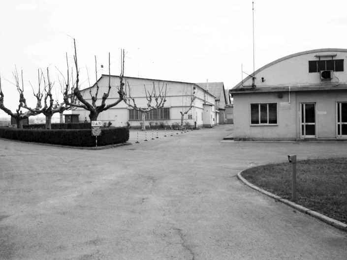 Fondo Architetture civili, religiose e industriali in Provincia di Varese - Venegono Inferiore - Aeroclub - aprile 2000 - Foto Claudio Argentiero