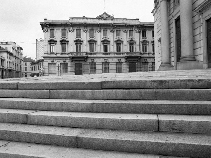 Fondo Architetture civili, religiose e industriali in Provincia di Varese - Gallarate - Palazzo Borghi da piazza Libertà - 1999 - Foto Claudio Argentiero