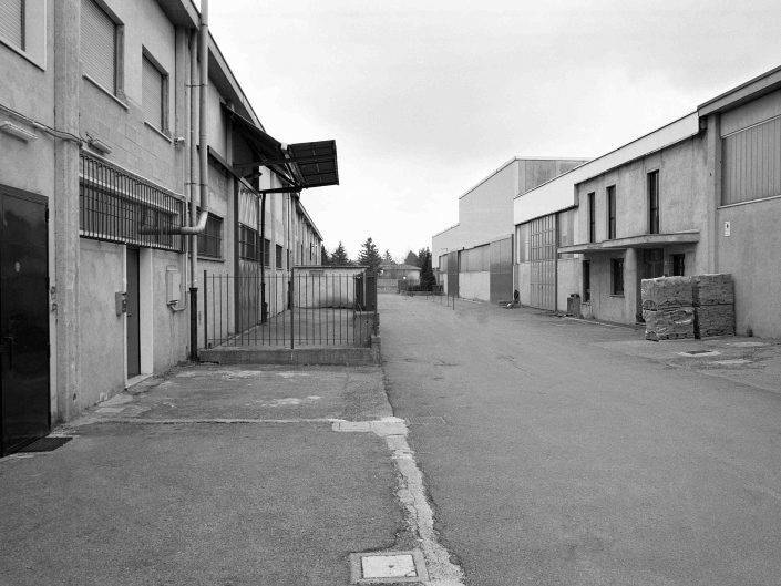 Fondo Architetture civili, religiose e industriali in Provincia di Varese - Venegono Superiore - Area industriale - aprile 2000 - Foto Claudio Argentiero
