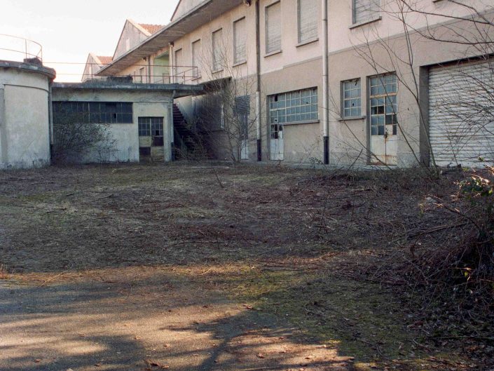 Fondo Architetture civili, religiose e industriali in Provincia di Varese - Tradate - Ex Ditta LESA - gennaio 2000 - Foto Claudio Argentiero