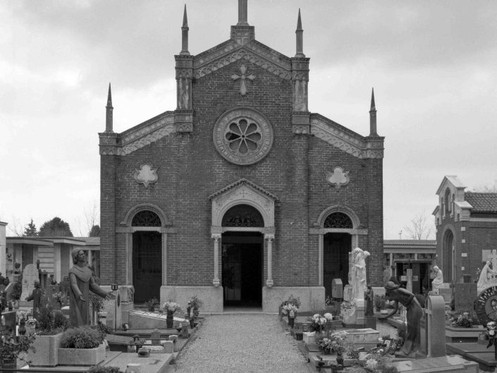 Fondo Architetture civili, religiose e industriali in Provincia di Varese - Venegono Superiore - Cappella del Cimitero - aprile 2000 - Foto Claudio Argentiero