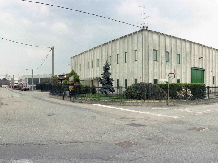 Fondo Architetture civili, religiose e industriali in Provincia di Varese - Venegono Inferiore - Nuova area industriale - aprile 2000 - Foto Claudio Argentiero