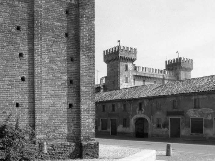 Fondo Architetture civili, religiose e industriali in Provincia di Varese - Cislago - Castello Castelbarco- Luglio 1993 - Foto Claudio Argentiero