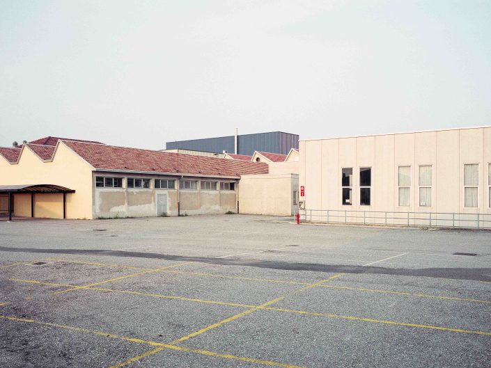 Fondo Architetture civili, religiose e industriali in Provincia di Varese - Carnago - Ditta Adamoli Resine - ottobre 2000 - Foto Claudio Argentiero