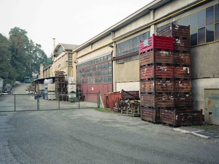 Fondo Architetture civili, religiose e industriali in Provincia di Varese - Carnago - Industrie Meccaniche - ottobre 2000 - Foto Claudio Argentiero