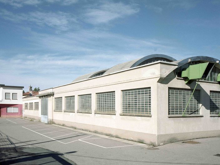 Fondo Architetture civili, religiose e industriali in Provincia di Varese - Carnago - Ditta ATV - ottobre 2000 - Foto Afi