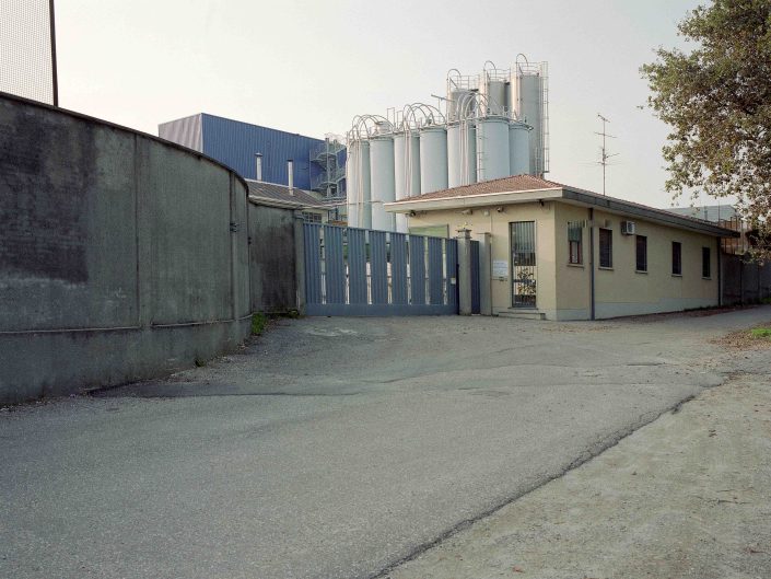 Fondo Architetture civili, religiose e industriali in Provincia di Varese - Carnago - Area industriale - ottobre 2000 - Foto Claudio Argentiero