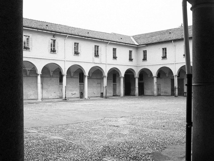 Fondo Architetture civili, religiose e industriali in Provincia di Varese - Gallarate - Broletto - agosto 1999 - Foto Claudio Argentiero