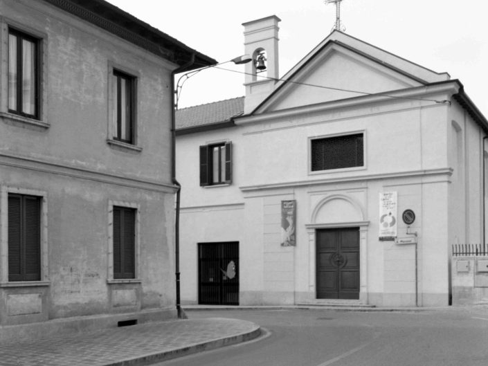 Fondo Architetture civili, religiose e industriali in Provincia di Varese - Tradate - Chiesa di S. Luigi - marzo 2000 - Foto Claudio Argentiero