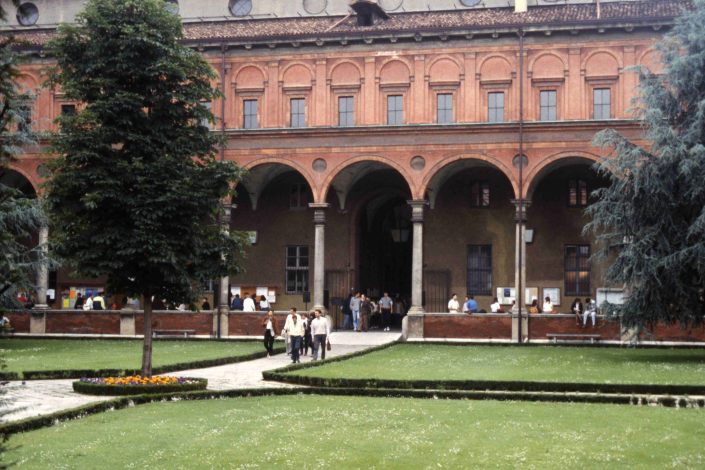 Fondo Virgilio Carnisio - Milano - Largo Gemelli - Università Cattolica del Sacro Cuore - Primo chiostro - 1995