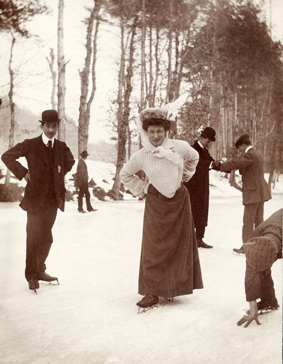 Fondo Famiglia Pomini - Ottorino Pomini (quarto da sinistra, 1882-1930) - Ceriano Laghetto - Gita per pattinaggio su ghiaccio - 21 febbraio 1909