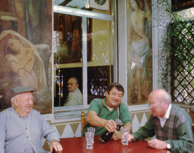 Fondo Claudio Argentiero, Roberto Bosio e Franco Pontiggia - Varese - Bar Monti - 1990 - Foto di F. Pontiggia