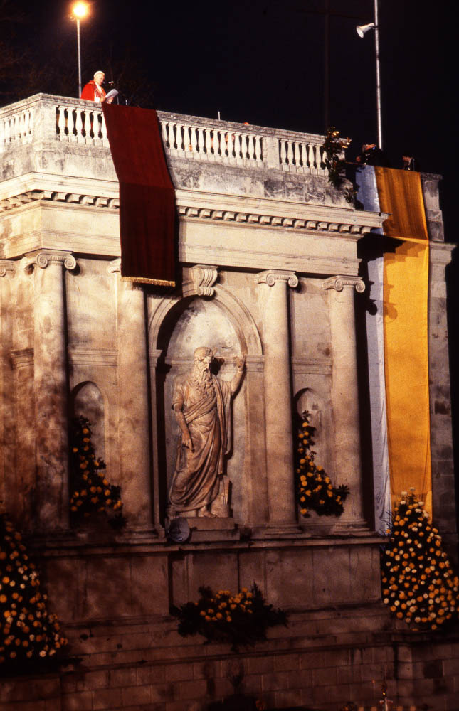 Fondo Claudio Argentiero, Roberto Bosio e Franco Pontiggia - Varese - Papa Giovanni Paolo II in visita al Sacro Monte - 2 novembre 1984 - Foto di F. Pontiggia