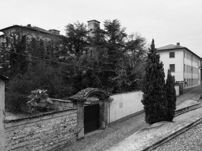 Fondo AFI - Alto Milanese - Cuggiono - Veduta su via Al Ponte e Villa Clerici - 2022 - Foto Claudio Argentiero