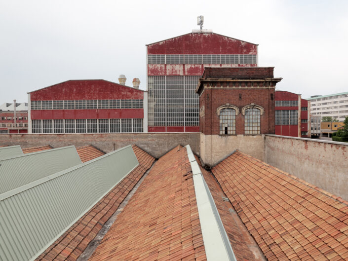 Fondo AFI - Alto Milanese - Legnano - Veduta dai tetti della ex manifattura verso la Ditta Tosi- 2015 - Foto Claudio Argentiero
